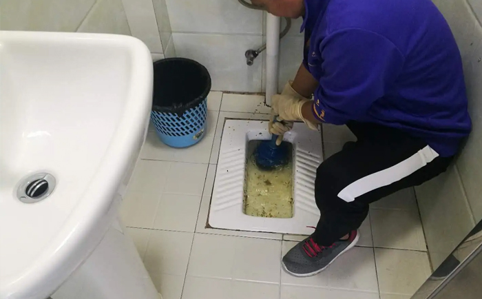 青湖路街道疏通蹲坑