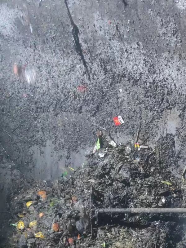 青湖路街道污水池清理